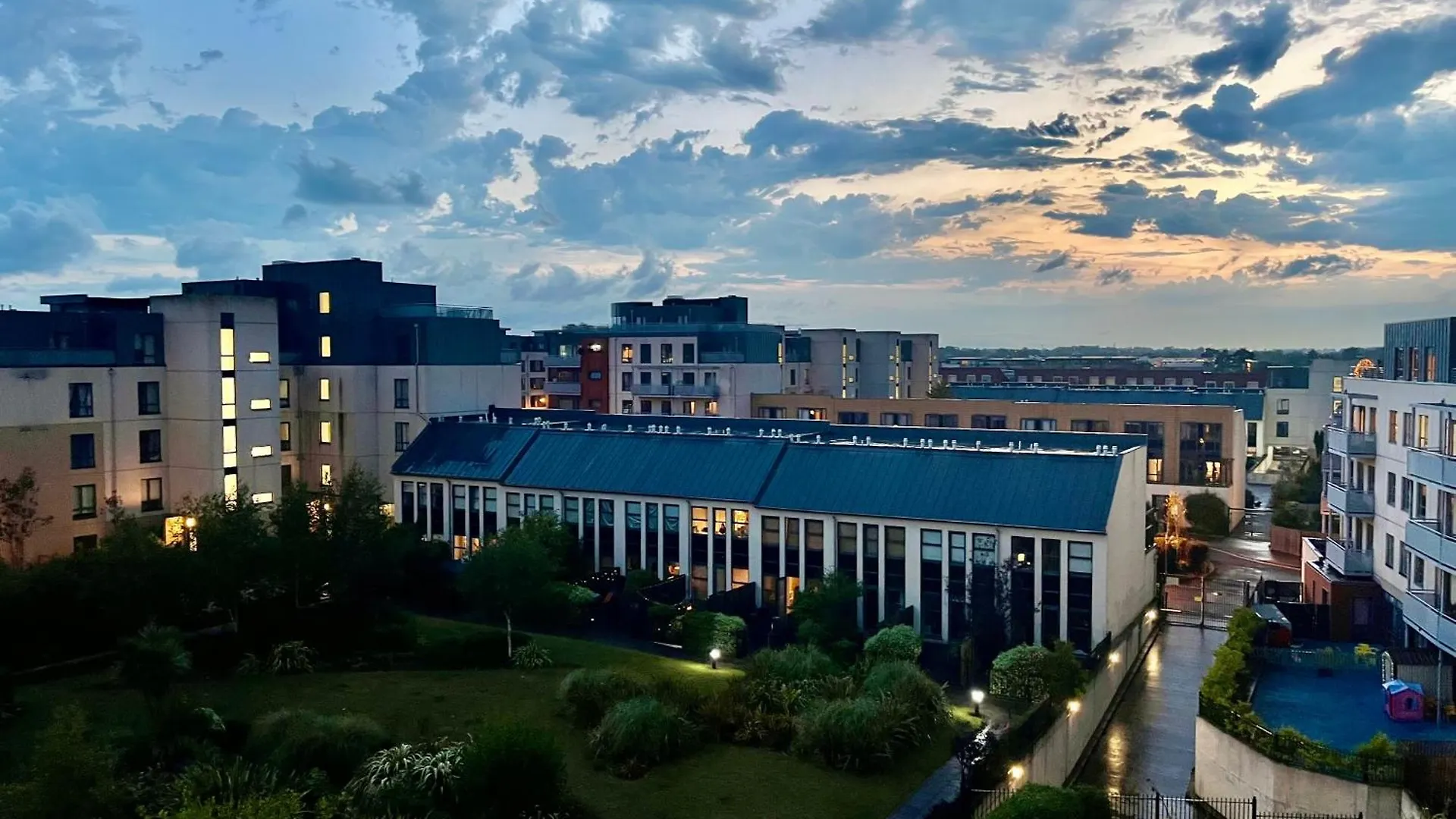 Luxurious Entire Guest House With Grand Living Space And Panoramic Balcony Views Dublin Ubytování v soukromí