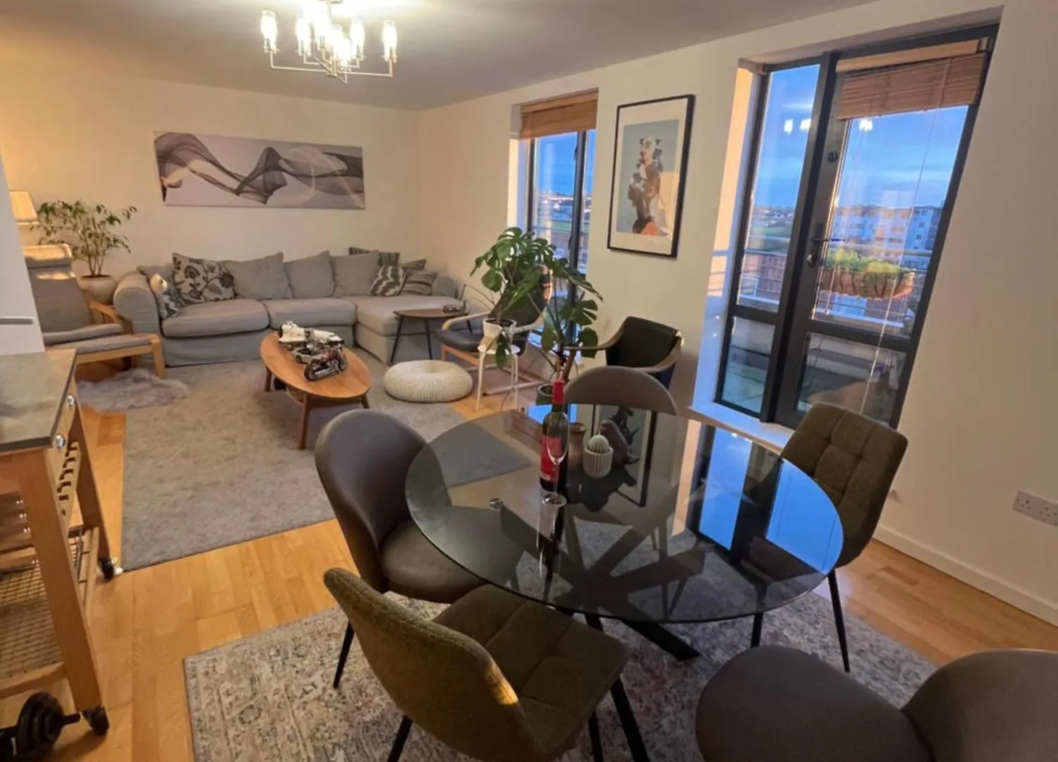 Luxurious Entire Guest House With Grand Living Space And Panoramic Balcony Views Dublin 0*,